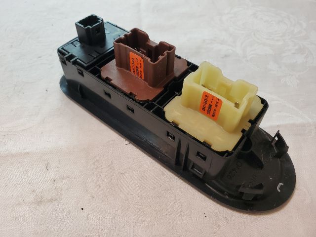 bontott DACIA DOKKER Ablakemelő Kapcsoló Négyes / Kettes