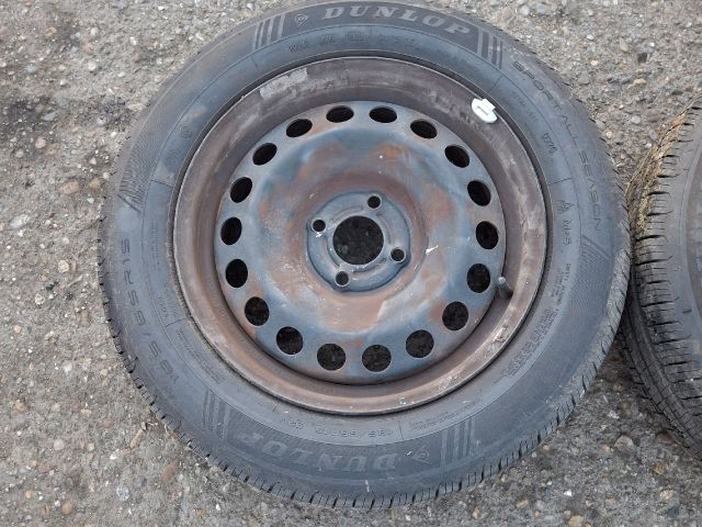 bontott DACIA DOKKER Acélfelni Gumival (1 db)