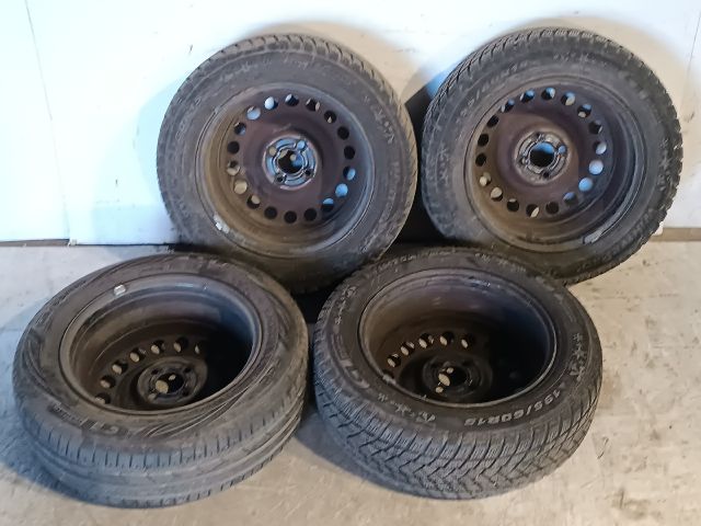 bontott DACIA DOKKER Acélfelni Szett Gumival