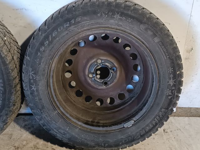 bontott DACIA DOKKER Acélfelni Szett Gumival