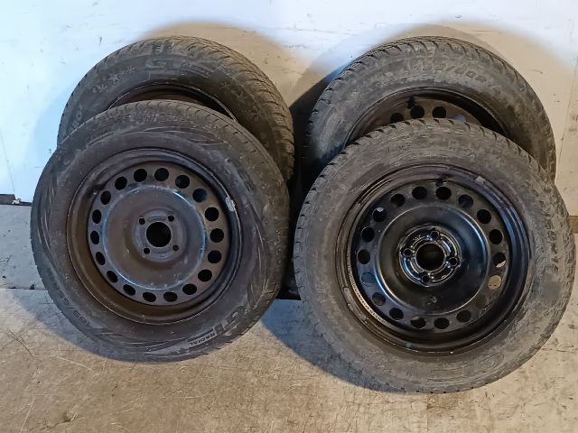 bontott DACIA DOKKER Acélfelni Szett Gumival