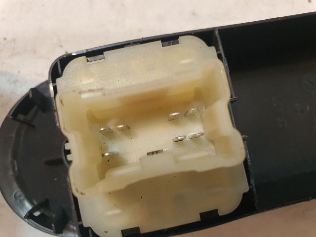 bontott DACIA DOKKER Bal első Ablakemelő Kapcsoló