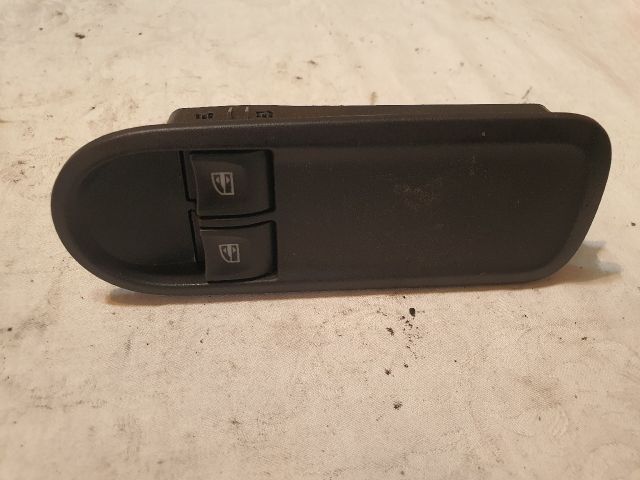 bontott DACIA DOKKER Bal első Ablakemelő Kapcsoló