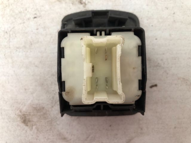 bontott DACIA DOKKER Bal első Ablakemelő Kapcsoló