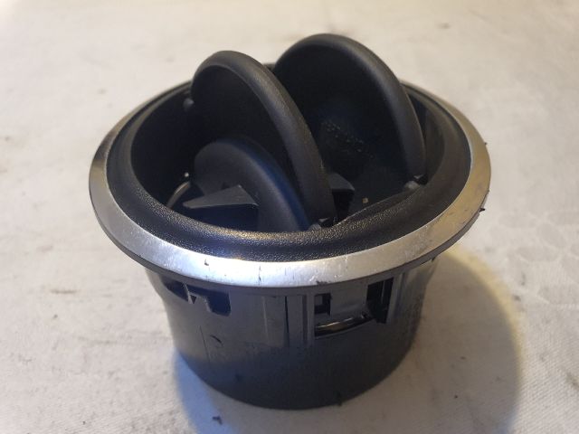 bontott DACIA DOKKER Bal Szellőző