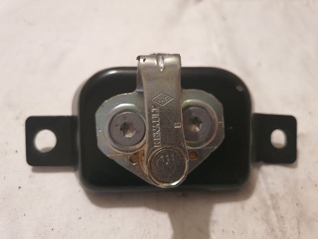 bontott DACIA DOKKER Csomagtérajtó Ütköző