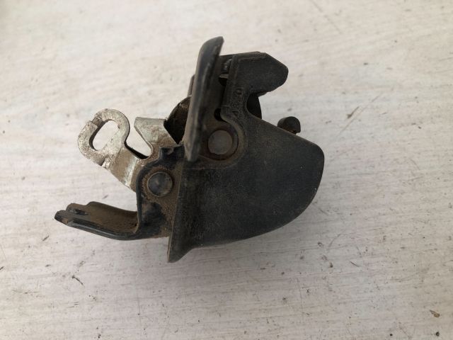 bontott DACIA DOKKER Csomagtérajtó Zárszerkezet