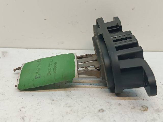 bontott DACIA DOKKER Előtét Ellenállás Fűtőmotor