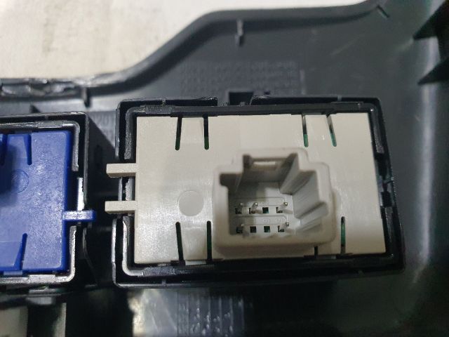 bontott DACIA DOKKER Fűtéskapcsoló Keret