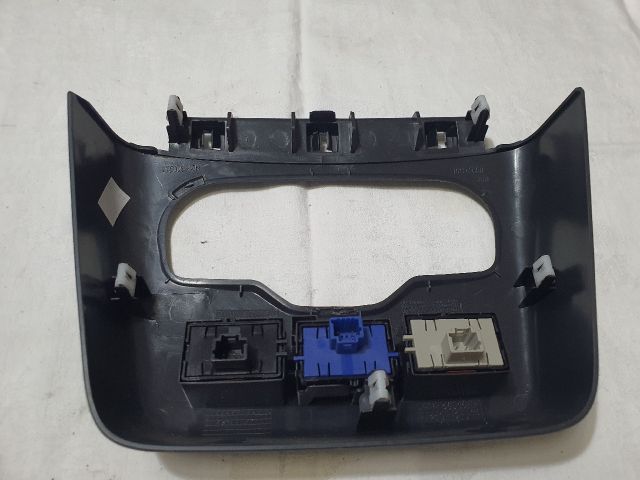 bontott DACIA DOKKER Fűtéskapcsoló Keret