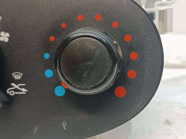 bontott DACIA DOKKER Fűtéskapcsoló (manuális klímás)