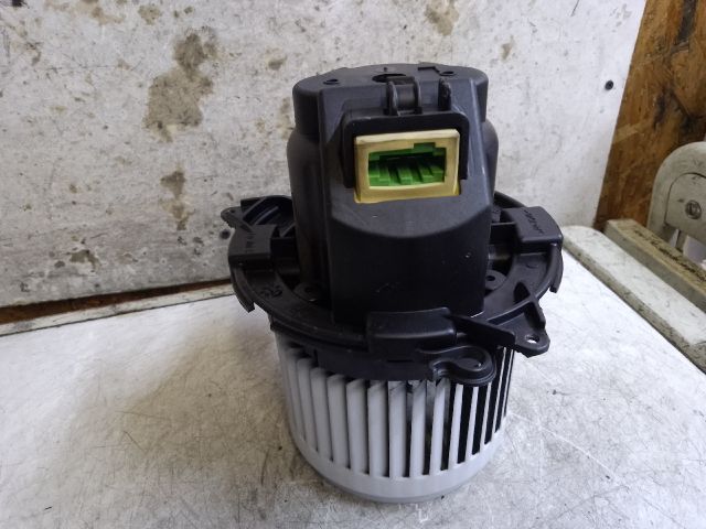 bontott DACIA DOKKER Fűtőmotor (Klímás)