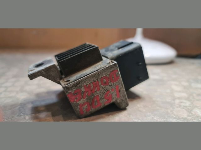 bontott DACIA DOKKER Izzító Relé