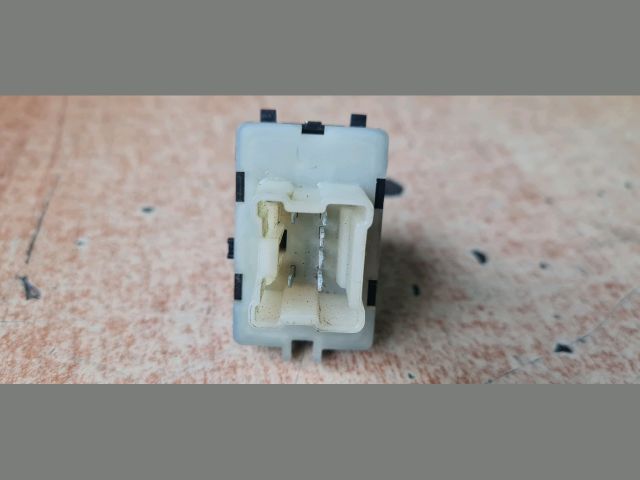 bontott DACIA DOKKER Jobb első Ablakemelő Kapcsoló