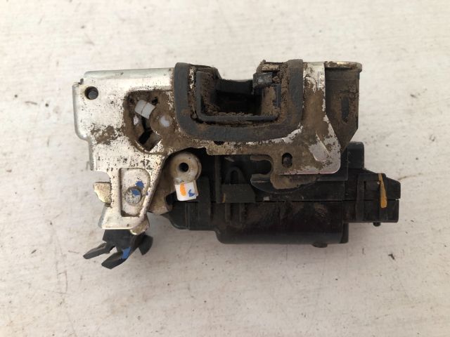 bontott DACIA DOKKER Jobb első Ajtózár