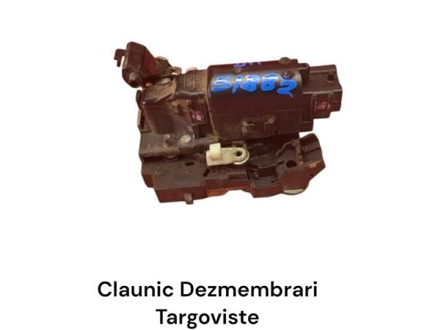 bontott DACIA DOKKER Jobb első Ajtózár