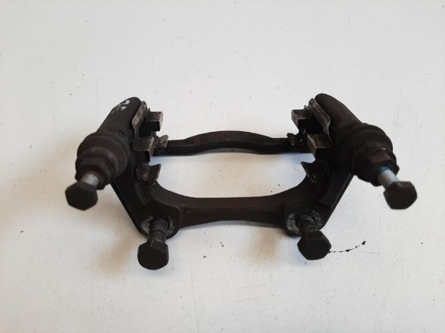 bontott DACIA DOKKER Jobb első Féltengely Tartó