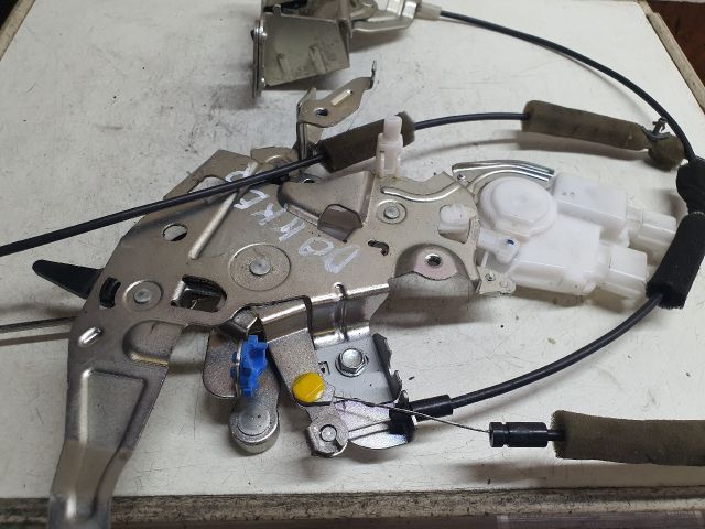 bontott DACIA DOKKER Jobb Tolóajtó Zárszerkezet