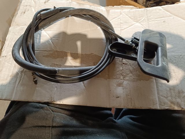 bontott DACIA DOKKER Motorháztető Nyitó Kar / Gomb