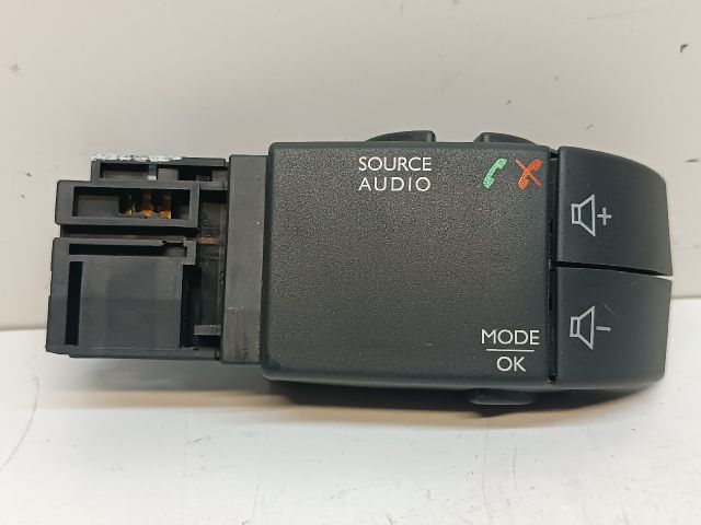 bontott DACIA DOKKER Rádió / CD Kapcsoló