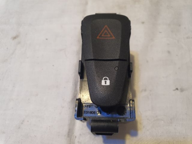 bontott DACIA DOKKER Vészvillogó Kapcsoló