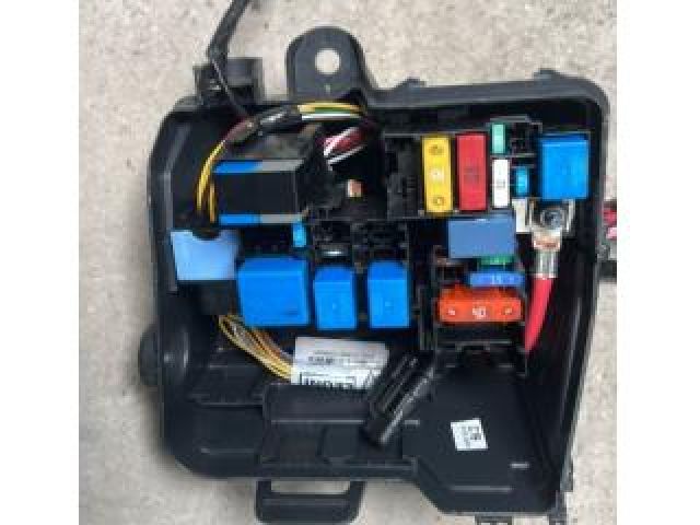 bontott DACIA DUSTER Biztosítéktábla Motortér