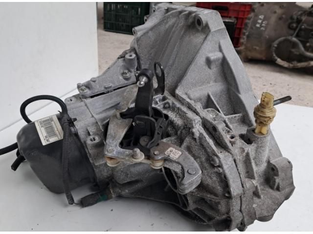 bontott DACIA DUSTER Váltó (Mechanikus)