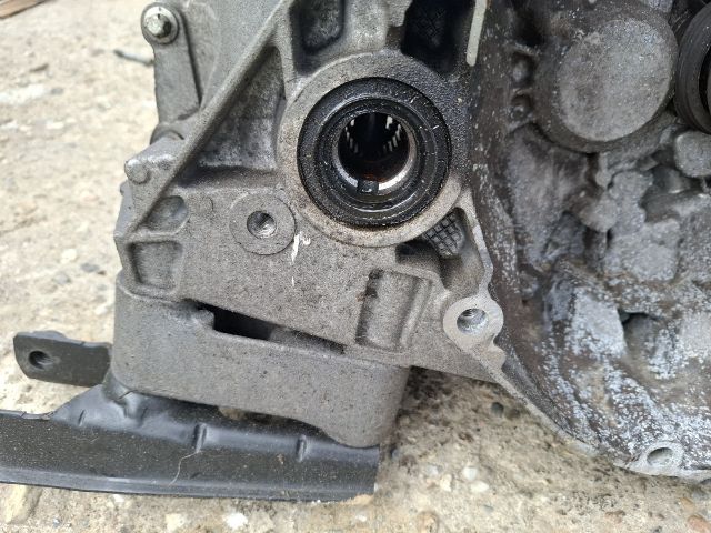 bontott DACIA DUSTER Váltó (Mechanikus)