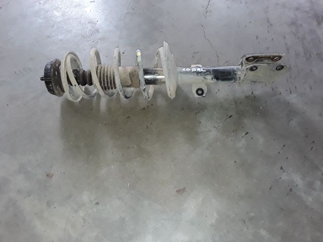 bontott DACIA DUSTER Bal első Gólyaláb (Lengécsillapító, Rugó)