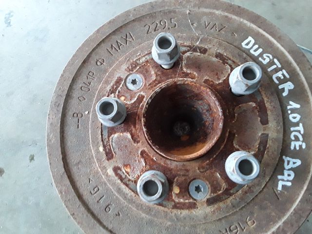 bontott DACIA DUSTER Bal hátsó Kerékagy