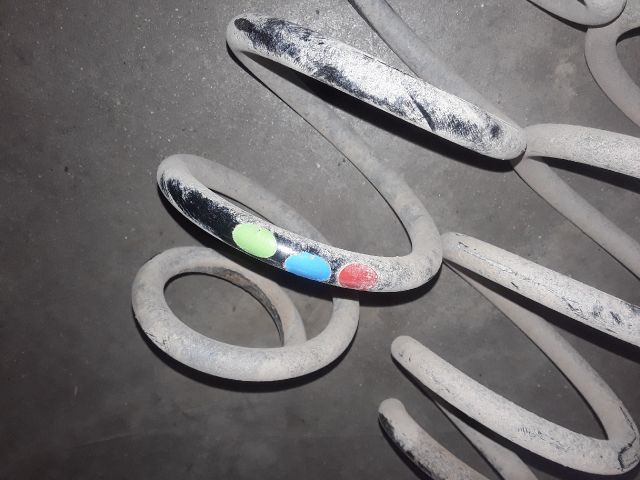 bontott DACIA DUSTER Hátsó Rugó Pár