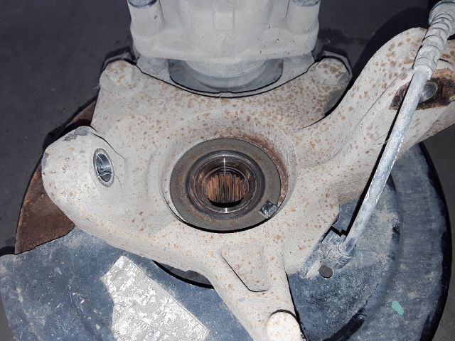 bontott DACIA DUSTER Jobb első Csonkállvány Kerékaggyal