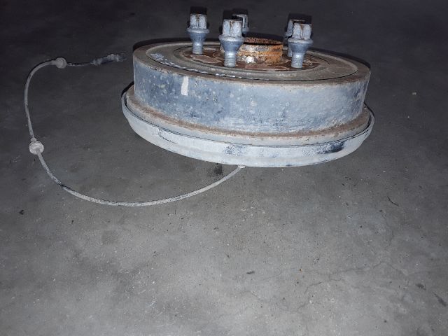 bontott DACIA DUSTER Jobb hátsó Kerékagy