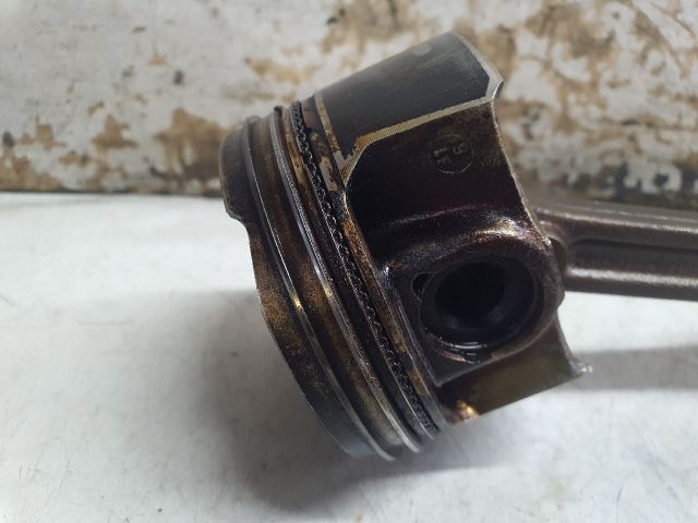 bontott DACIA DUSTER Dugattyú és Hajtókar