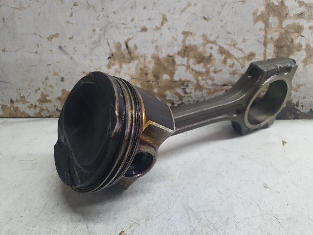 bontott DACIA DUSTER Dugattyú és Hajtókar