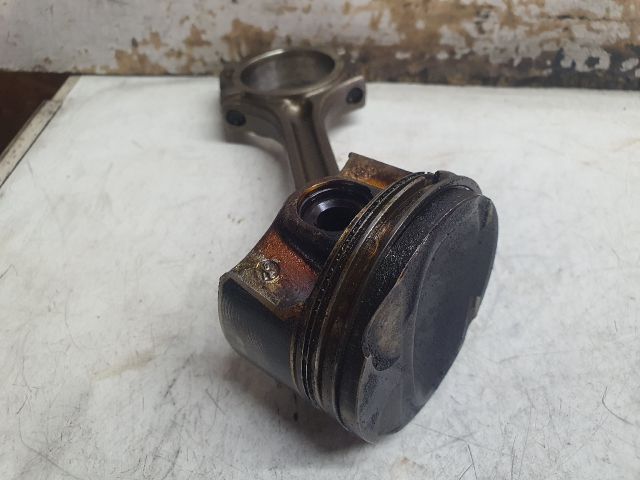 bontott DACIA DUSTER Dugattyú és Hajtókar