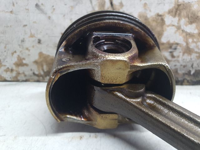 bontott DACIA DUSTER Dugattyú és Hajtókar