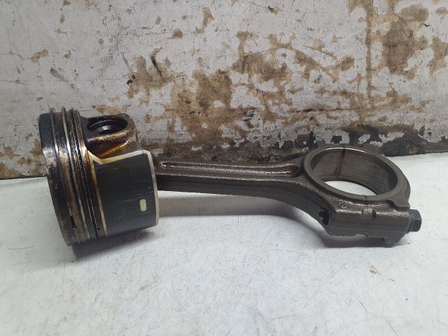 bontott DACIA DUSTER Dugattyú és Hajtókar