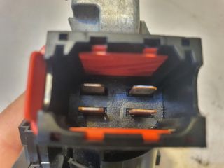 bontott DACIA DUSTER Gyújtáskapcsoló Házzal