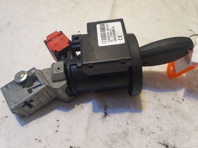 bontott DACIA DUSTER Gyújtáskapcsoló Házzal