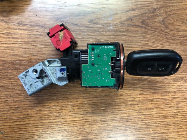 bontott DACIA DUSTER Gyújtáskapcsoló