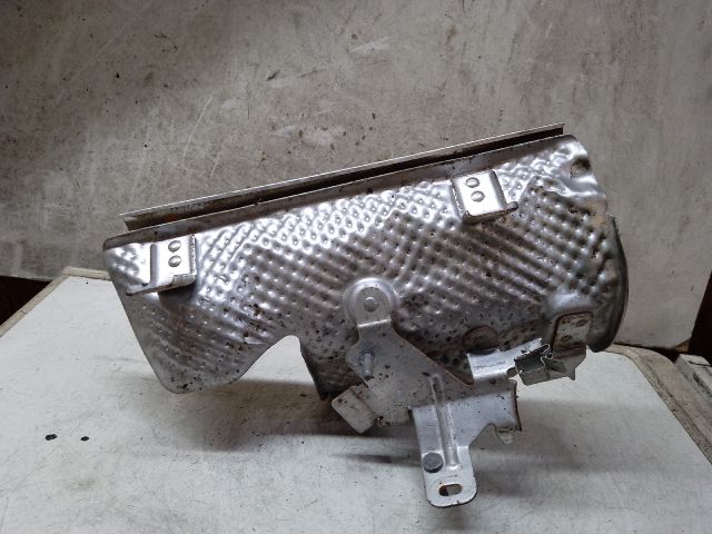 bontott DACIA DUSTER Leömlő Hővédő Lemez