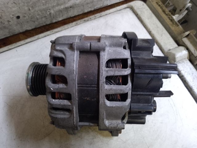 bontott DACIA DUSTER Generátor