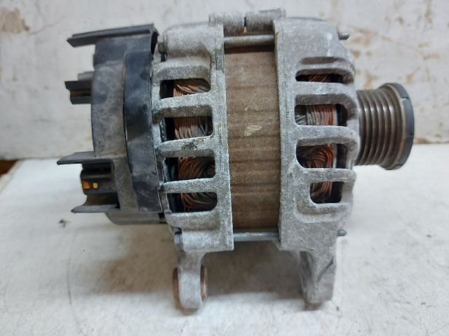 bontott DACIA DUSTER Generátor