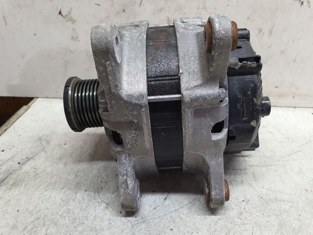 bontott DACIA DUSTER Generátor