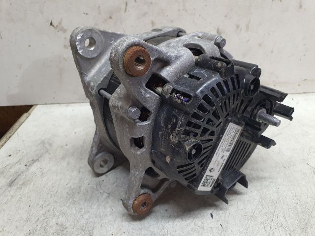 bontott DACIA DUSTER Generátor