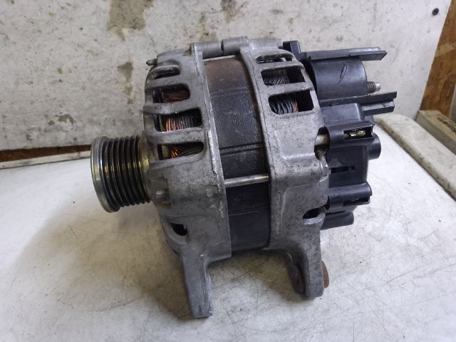 bontott DACIA DUSTER Generátor