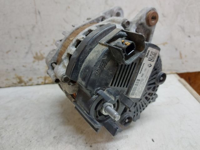 bontott DACIA DUSTER Generátor