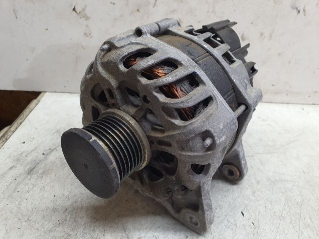 bontott DACIA DUSTER Generátor