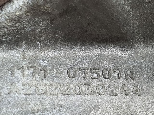 bontott DACIA DUSTER Motor Tartó Bak (Fém)